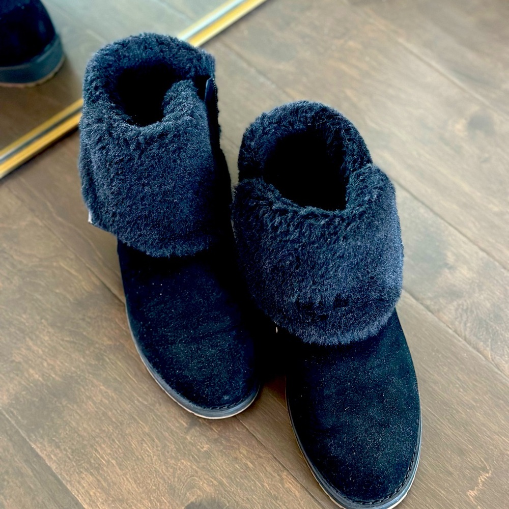 EMU Fur Side Zip Booties